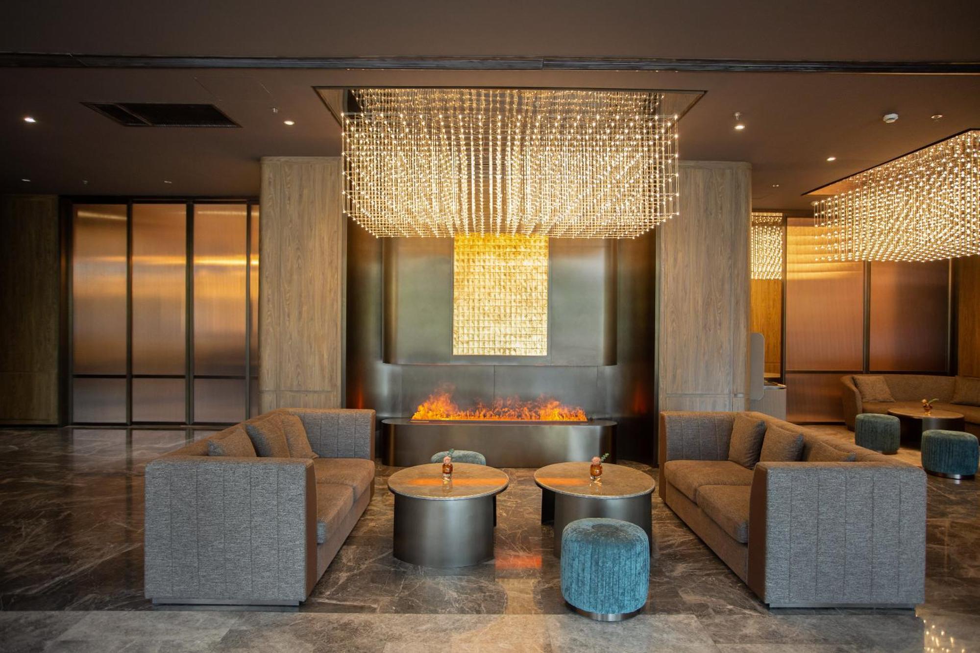 Crystal Lujiazui Oriental Pearl Tower Hotel 4*