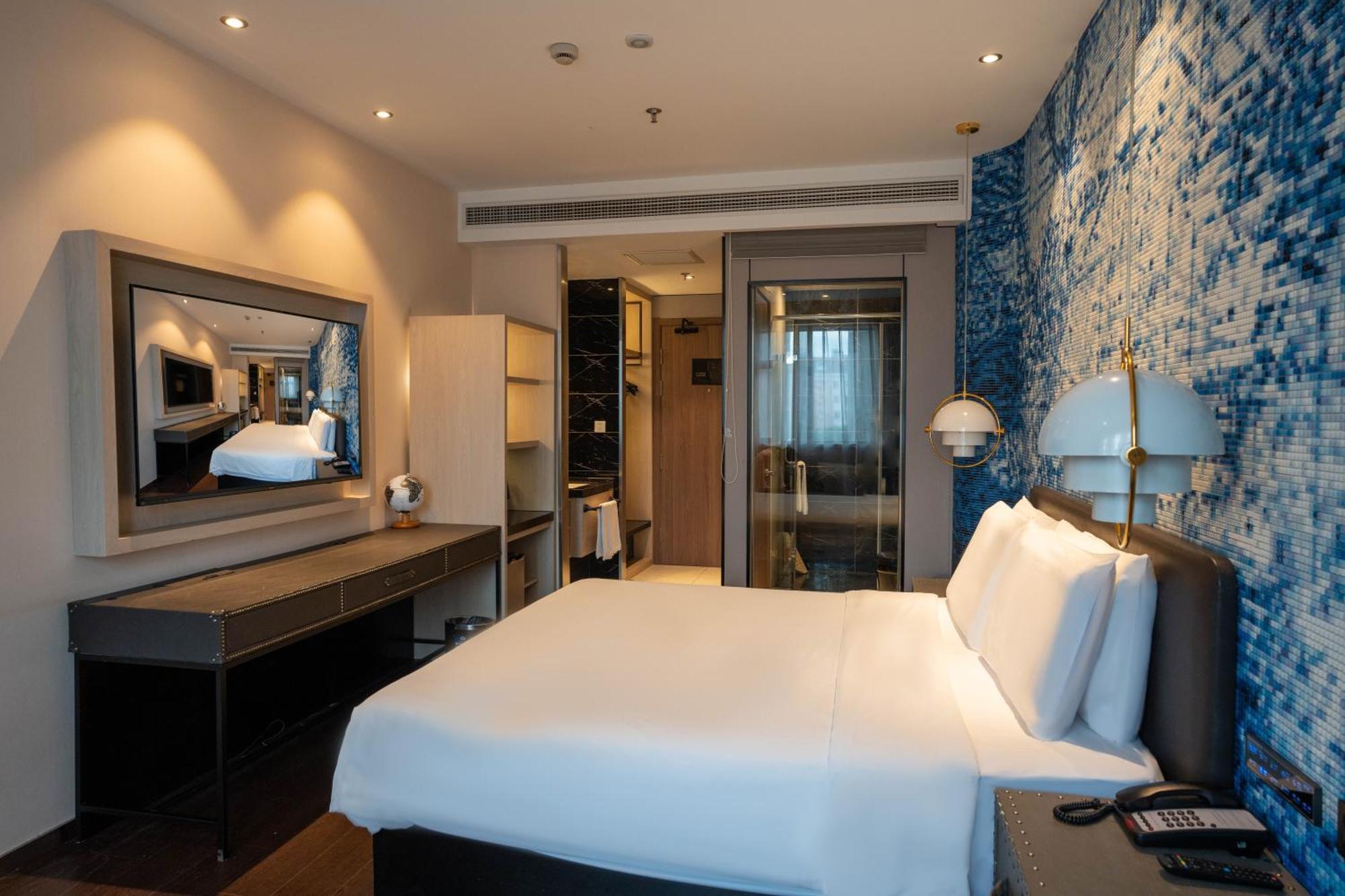 Hotel Crystal Lujiazui Oriental Pearl Tower 4*
