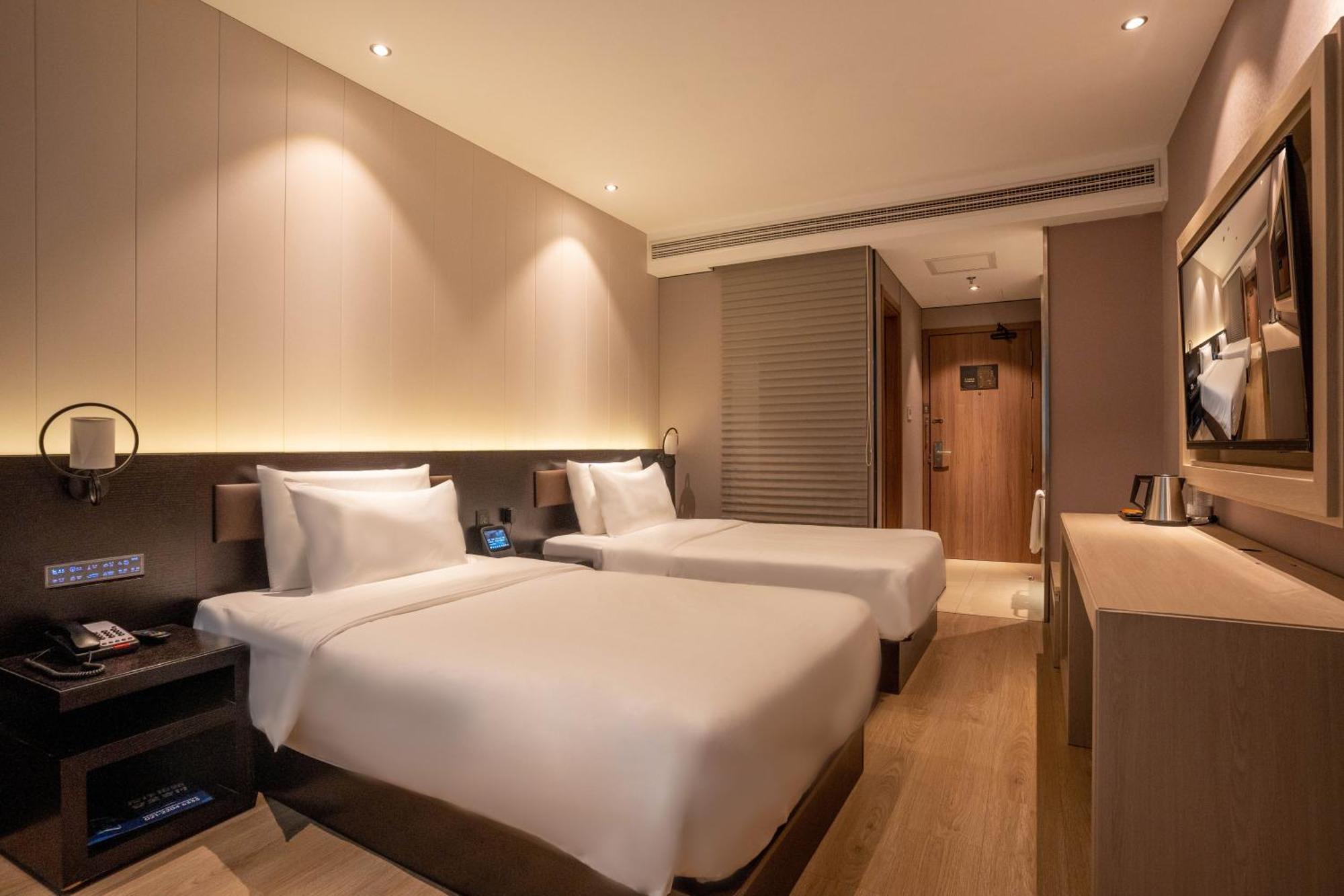 Hotel Crystal Lujiazui Oriental Pearl Tower