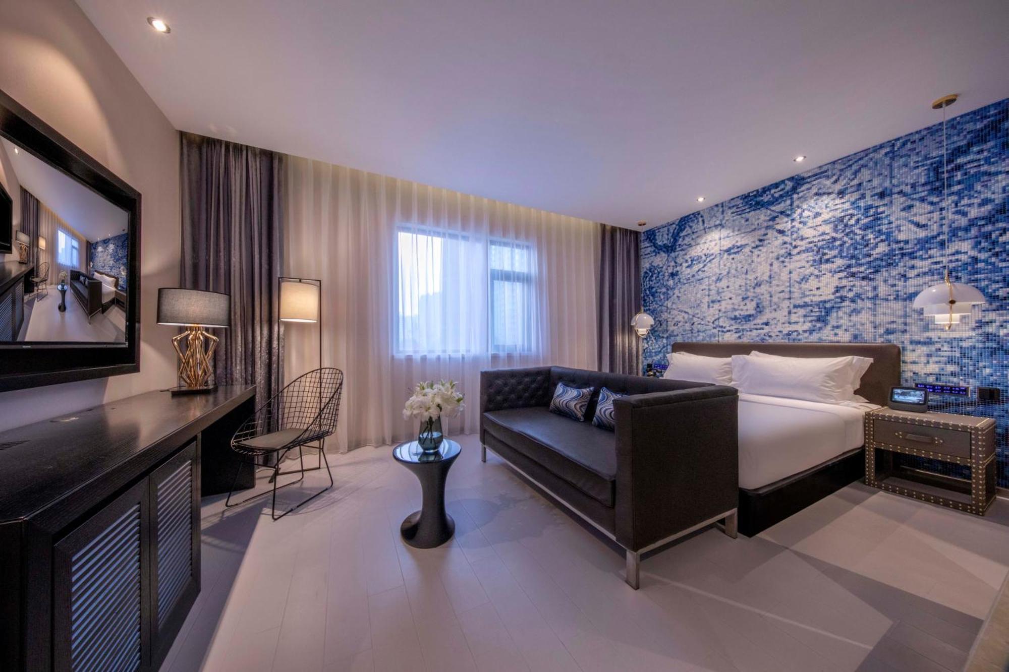 Hotel Crystal Lujiazui Oriental Pearl Tower 4*