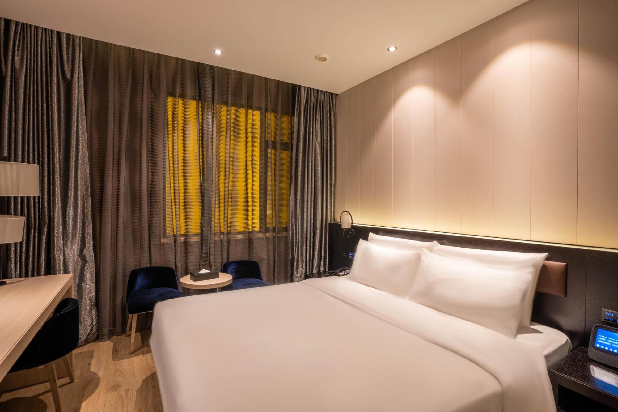 Hotel Crystal Lujiazui Oriental Pearl Tower