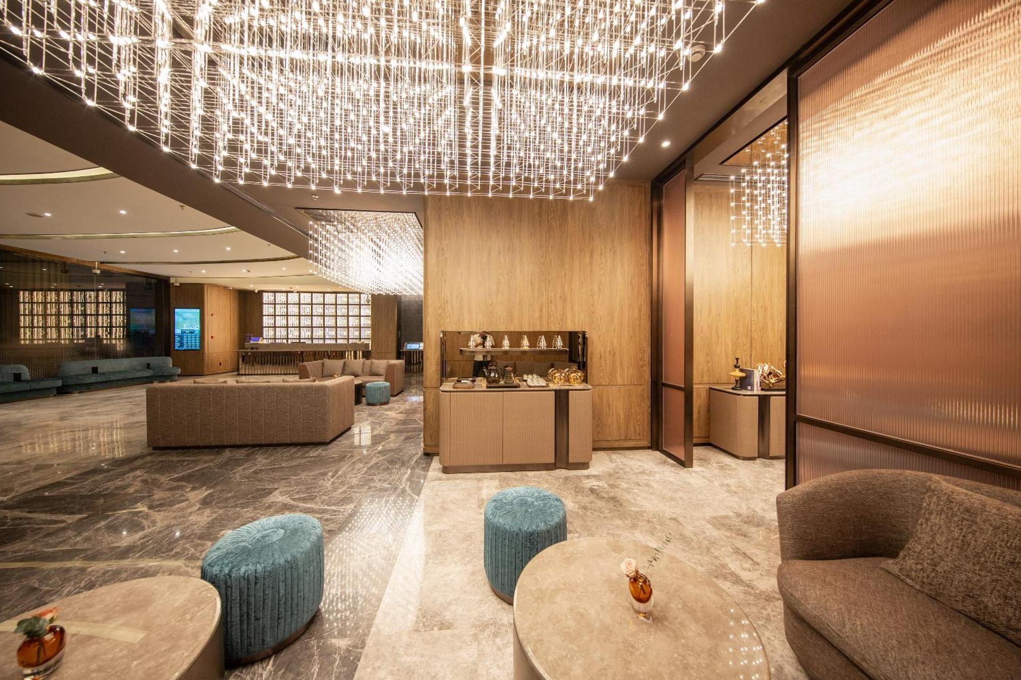 Crystal Lujiazui Oriental Pearl Tower Hotel